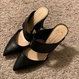 Jessica Simpson pumps